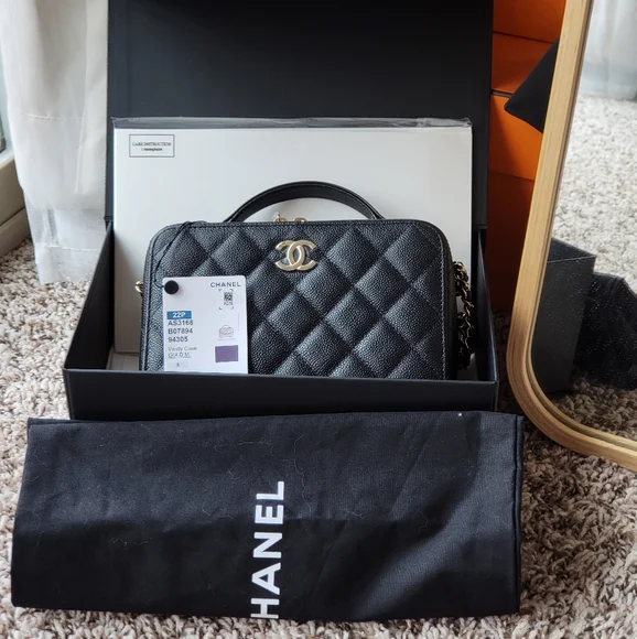 ❌️SOLD❌️22P chanel vanity case - Picture 5 of 13